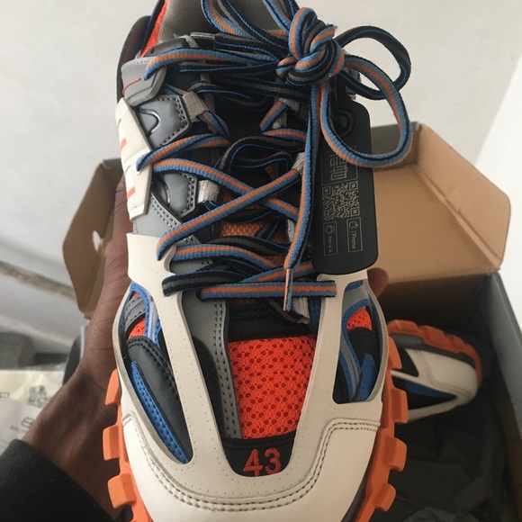 Balenciaga - Picture 2 of 2